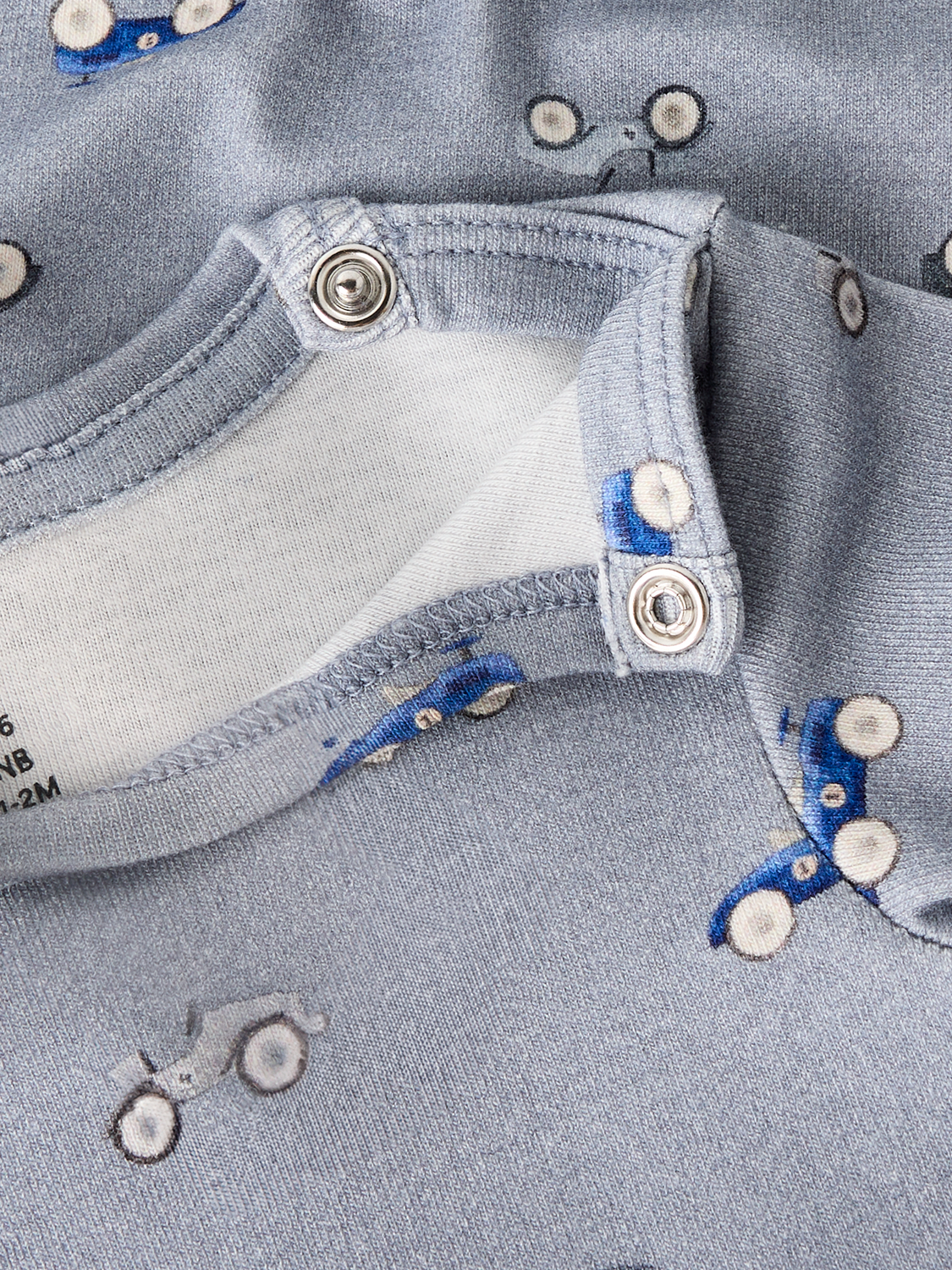 model_shot-front_full